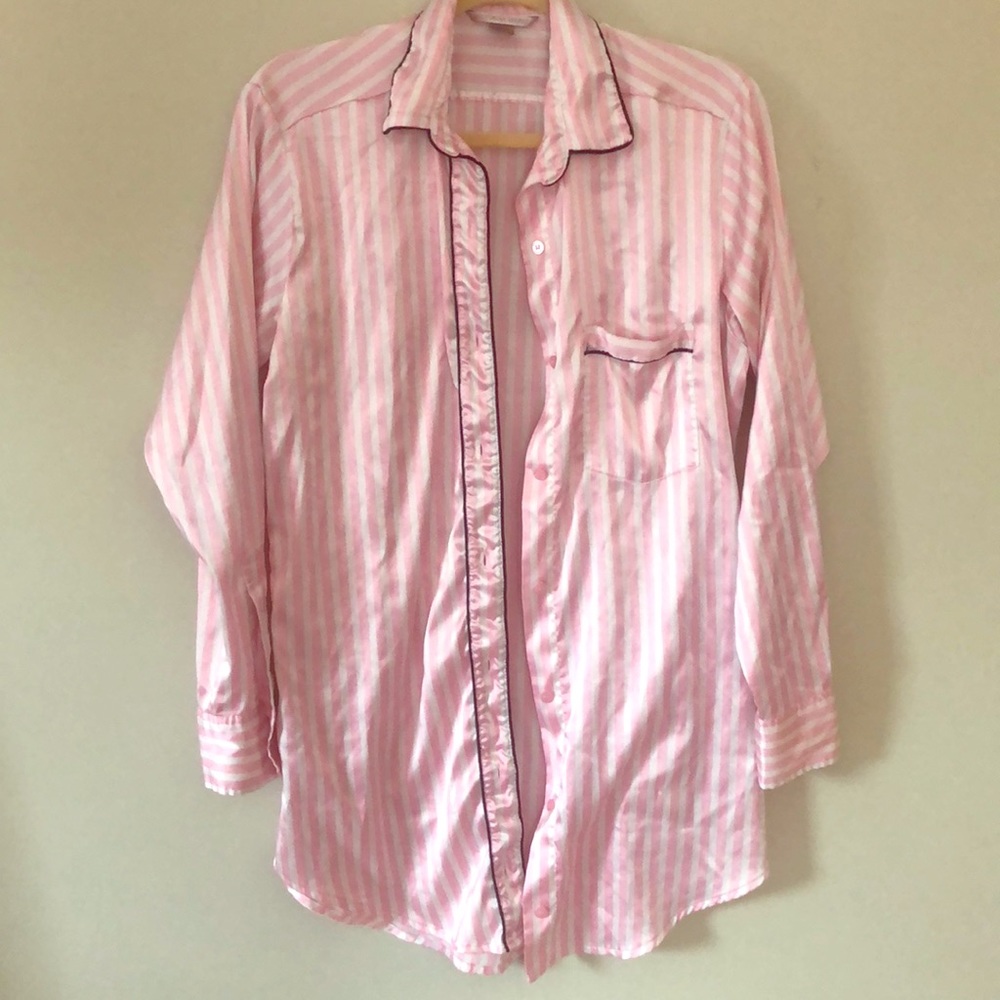 Victoria’s Secret Pink and White Sleep shirt